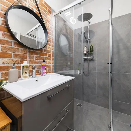 Wygodny Postoj Z Parkingiem *